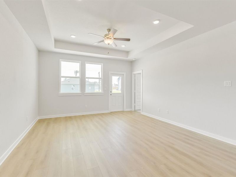 Spacious, unfurnished interior of a new home in Spring Branch Crossing, Conroe (Image 28).