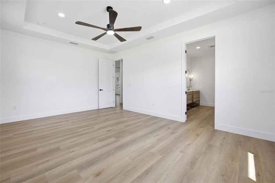 Spacious, unfurnished interior of a new home in , Dunnellon (Image 36).