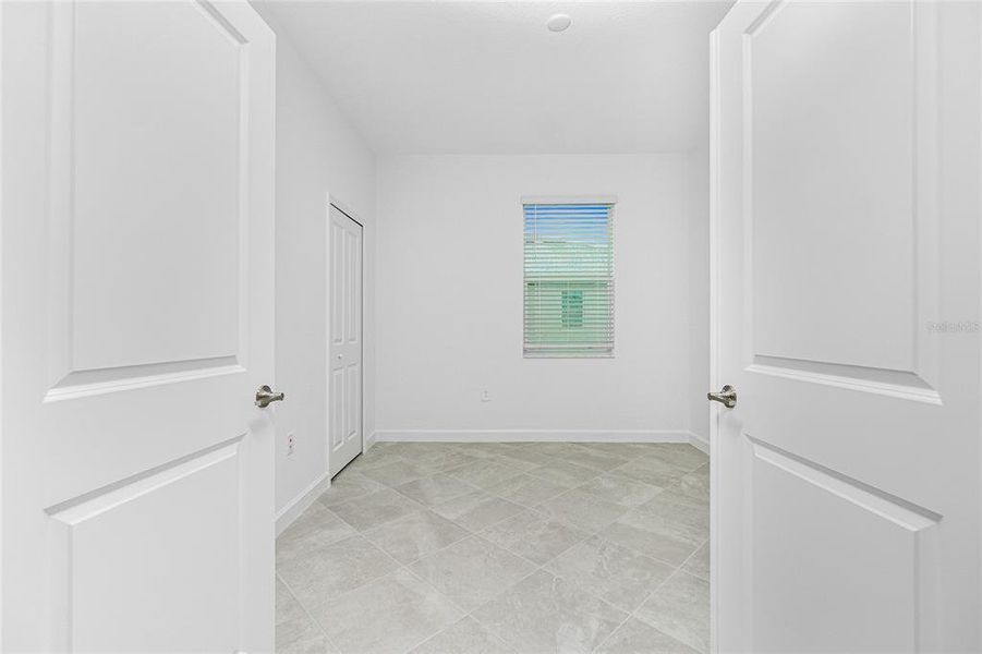 Spacious, unfurnished interior of a new home in Island Lakes at Coco Bay: Villas, Englewood (Image 30).