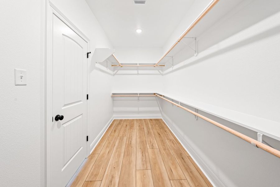 Spacious, unfurnished interior of a new home in Young Oaks, Crestview (Image 22).