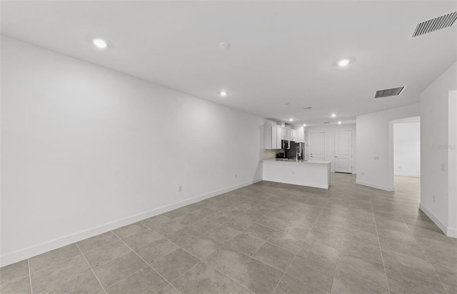 Spacious, unfurnished interior of a new home in Talon Preserve on Palmer Ranch, Nokomis (Image 19).