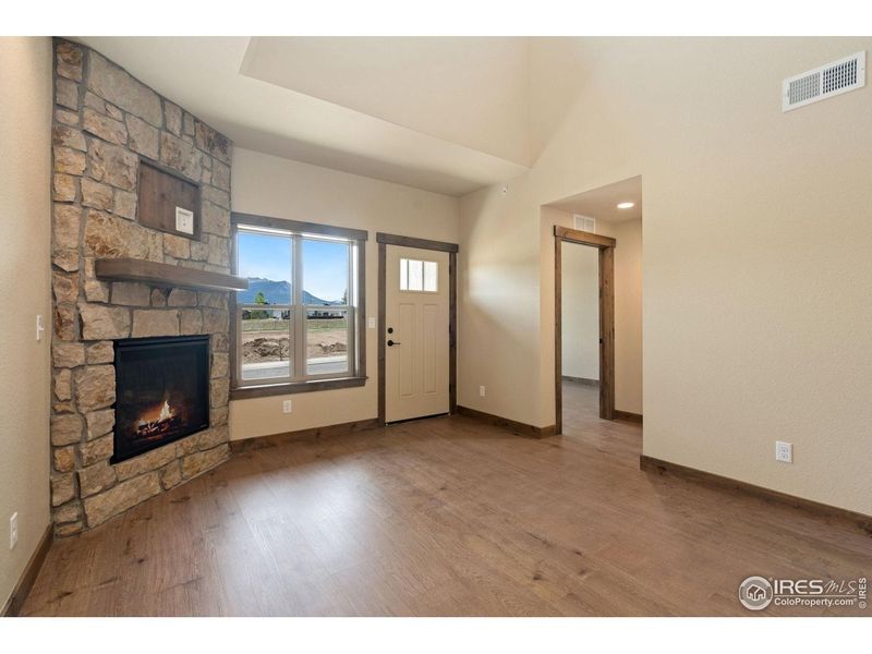 Spacious, unfurnished interior of a new home in , Estes Park (Image 10).