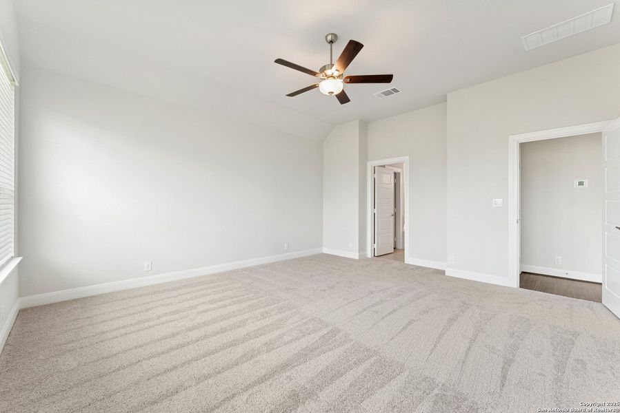 Spacious, unfurnished interior of a new home in The Crossvine 45’, Schertz (Image 15).