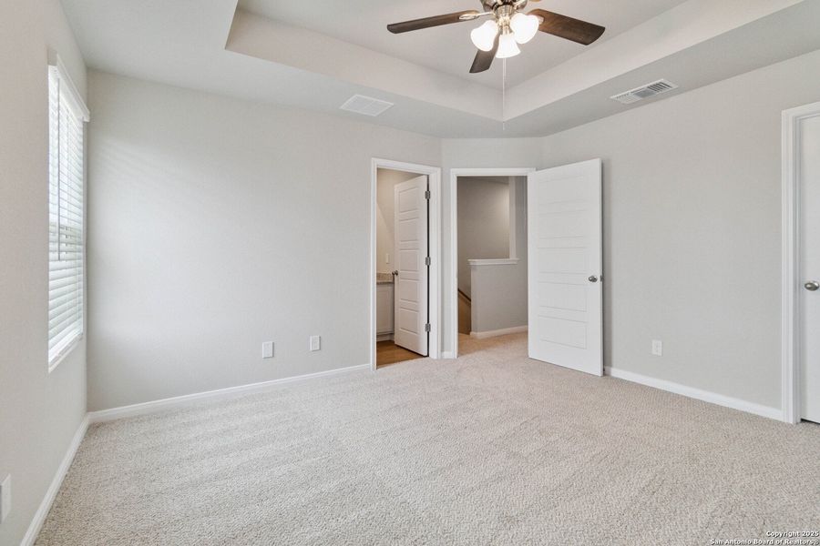 Spacious, unfurnished interior of a new home in , Converse (Image 14).