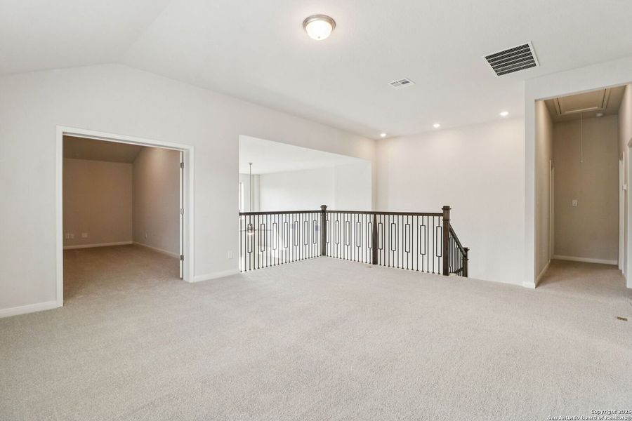 Spacious, unfurnished interior of a new home in Fox Falls, Boerne (Image 32). Spacious, unfurnished interior of a new home in Fox Falls, Boerne (Image 32).