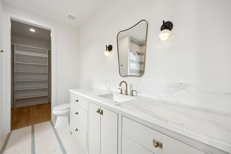 Furnished interior view inside a new home in , Dallas (Image 9).