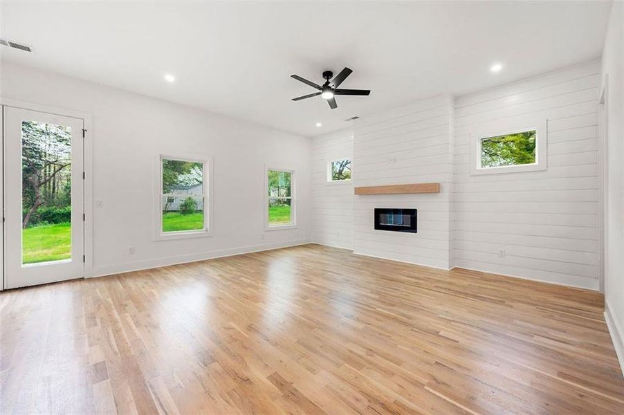 Spacious, unfurnished interior of a new home in , Atlanta (Image 17). Spacious, unfurnished interior of a new home in , Atlanta (Image 17).