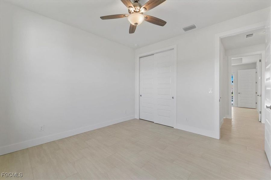 Spacious, unfurnished interior of a new home in Cape Coral, Cape Coral (Image 38).