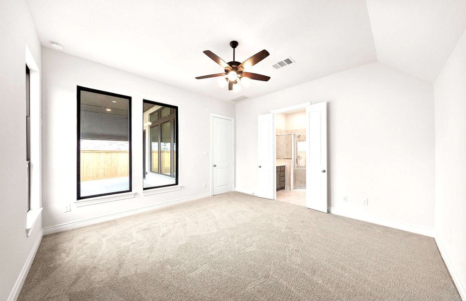 Spacious, unfurnished interior of a new home in Bridgeland 50′, Cypress (Image 27).