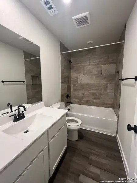 Furnished interior view inside a new home in Highland Ridge, New Braunfels (Image 5).