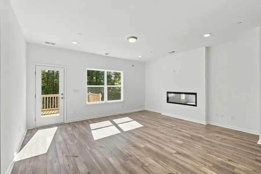Spacious, unfurnished interior of a new home in Laurelwood Park, Gallatin (Image 14).