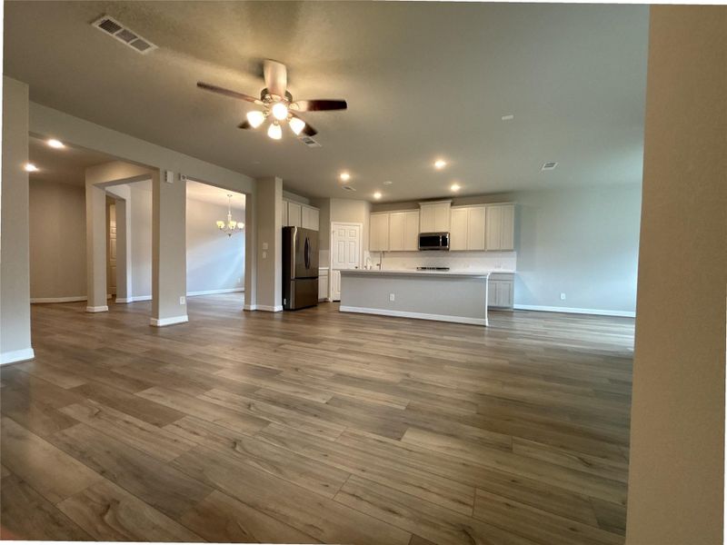 Spacious, unfurnished interior of a new home in Sunterra, Katy (Image 13).