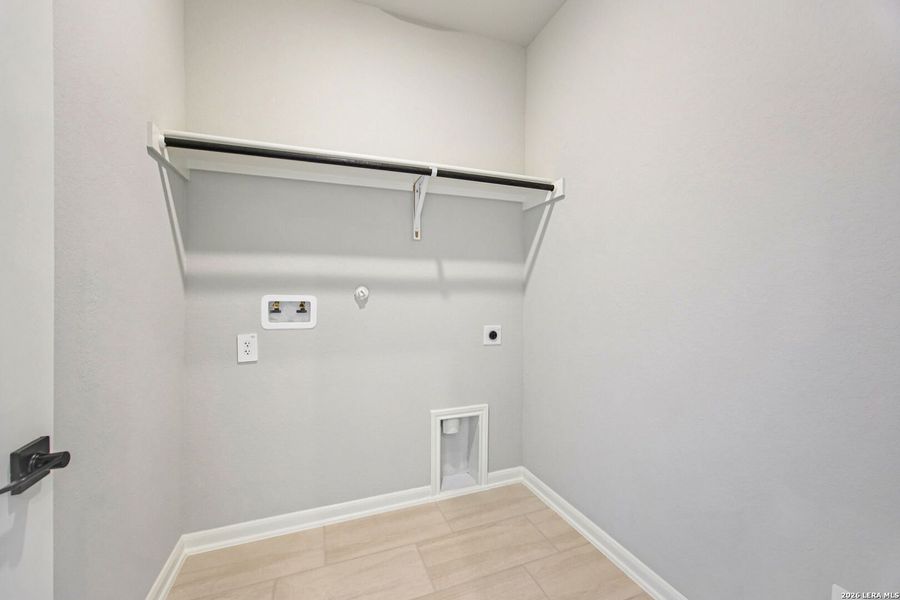 Spacious, unfurnished interior of a new home in Arcadia Ridge - Premier Series, San Antonio (Image 35).