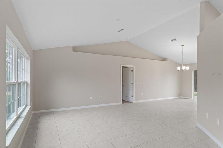 Spacious, unfurnished interior of a new home in , Weeki Wachee (Image 27).