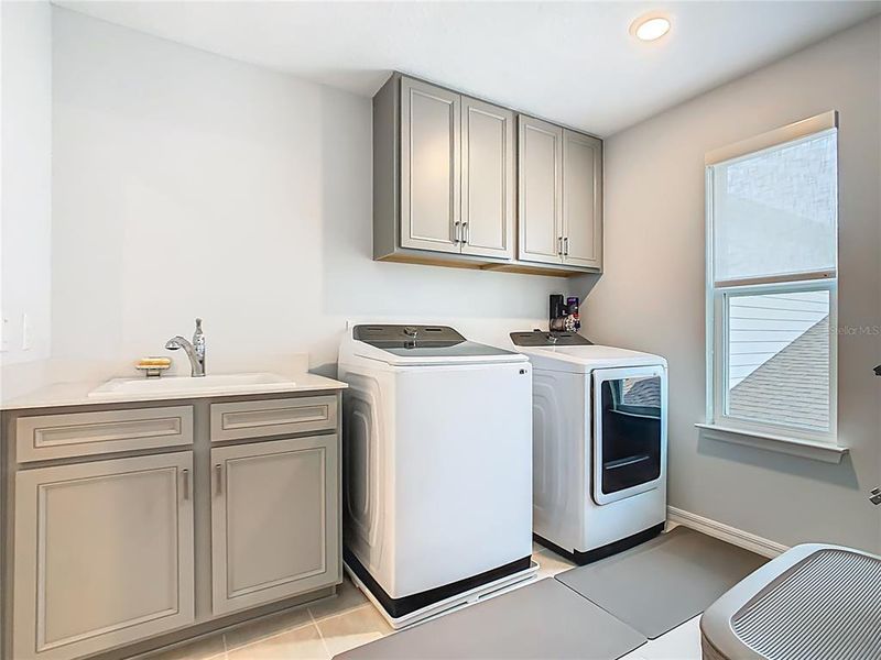 Furnished interior view inside a new home in , Orlando (Image 22).