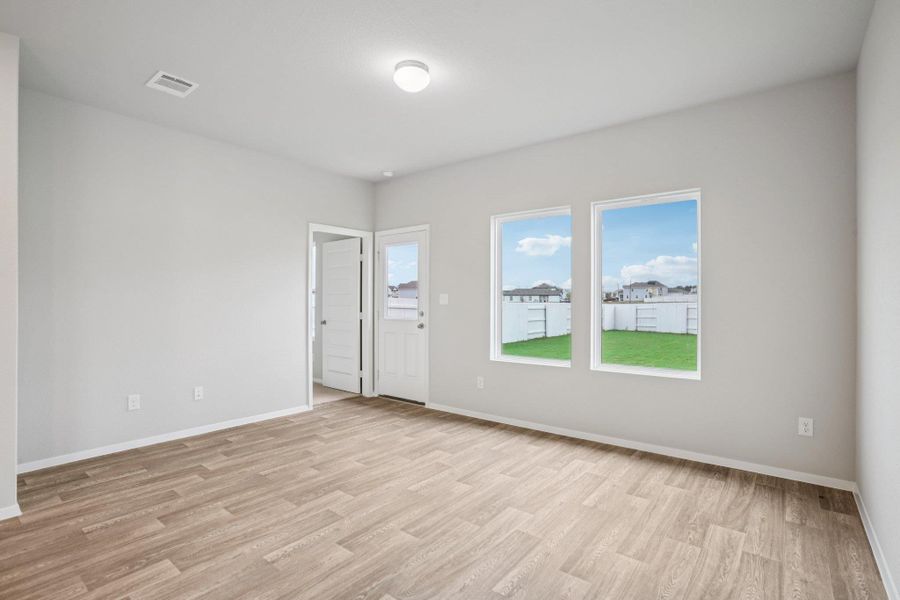 Spacious, unfurnished interior of a new home in Harvest Ridge, Elgin (Image 17).