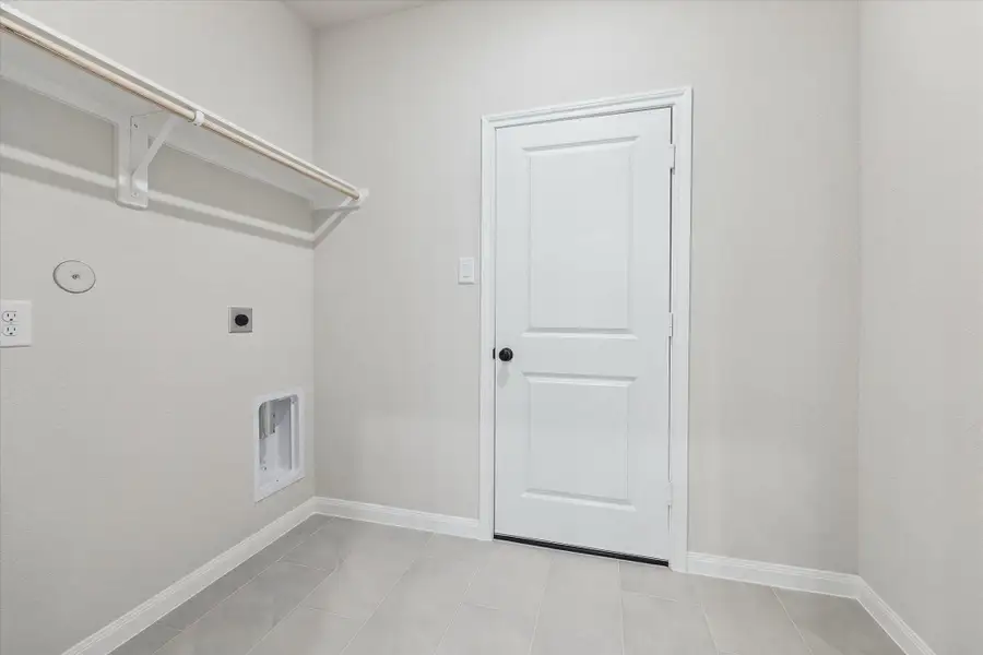 Spacious, unfurnished interior of a new home in Elyson, Katy (Image 16).