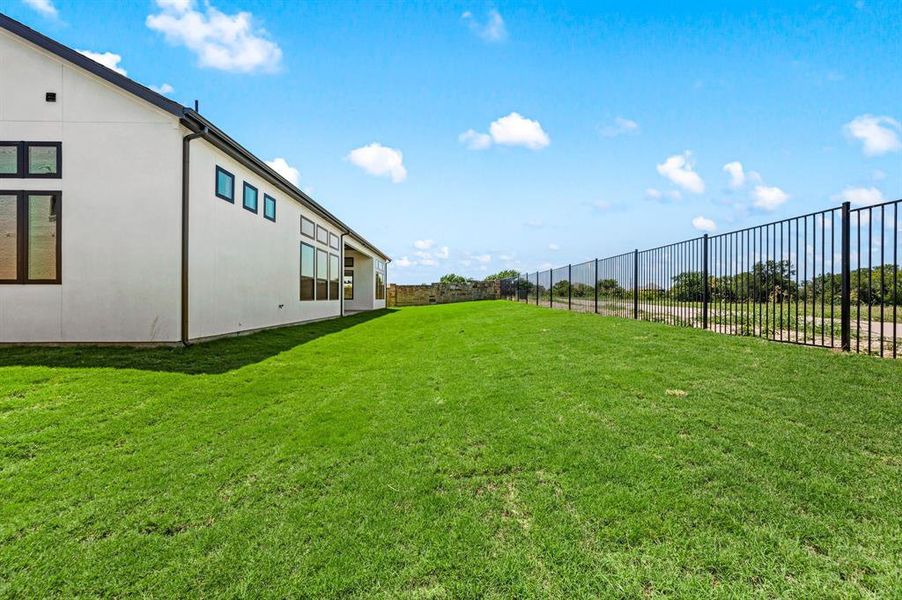 Exterior details and patio area of a home in Montclair, Prosper (Image 4).