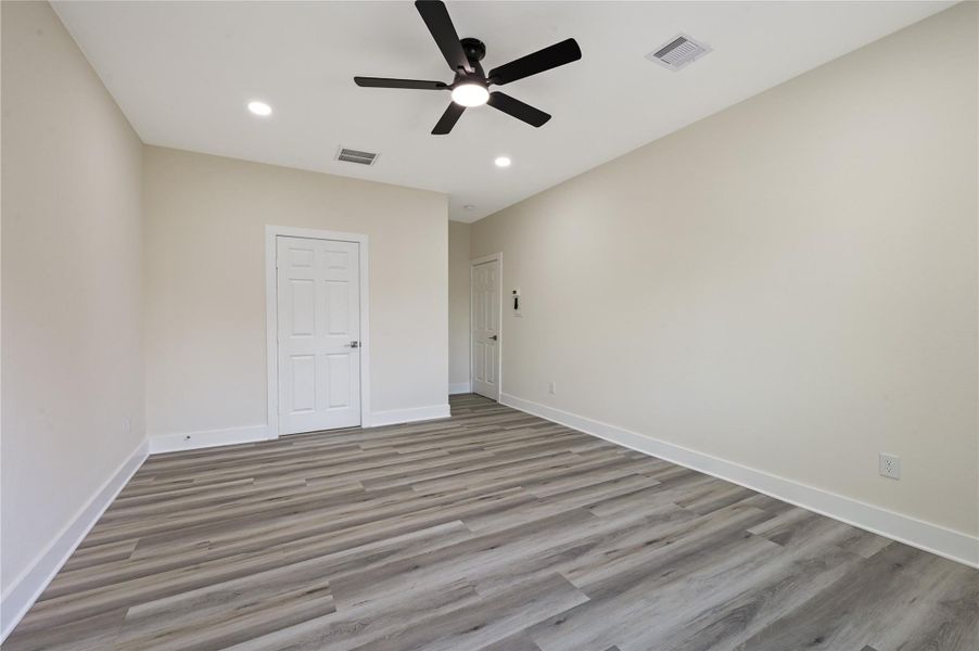 Spacious, unfurnished interior of a new home in , Houston (Image 17).