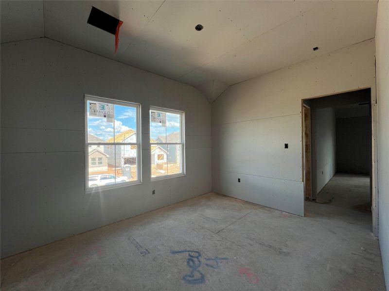 Spacious, unfurnished interior of a new home in Rolling Glen, Hutto (Image 18).