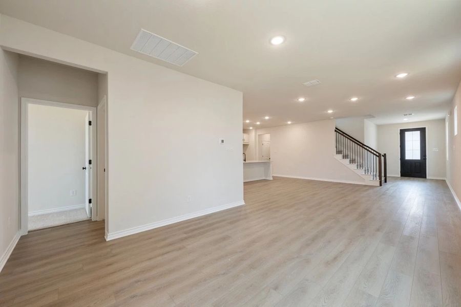 Spacious, unfurnished interior of a new home in Lariat, Liberty Hill (Image 31).