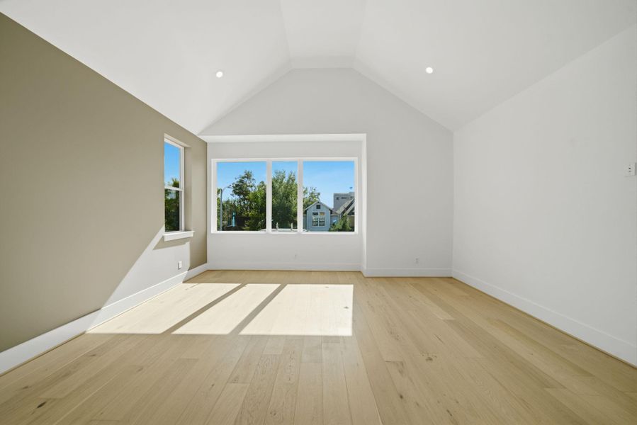 Spacious, unfurnished interior of a new home in , Houston (Image 23).