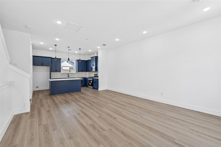 Image 6 of a home in . Image 6 of a home in .