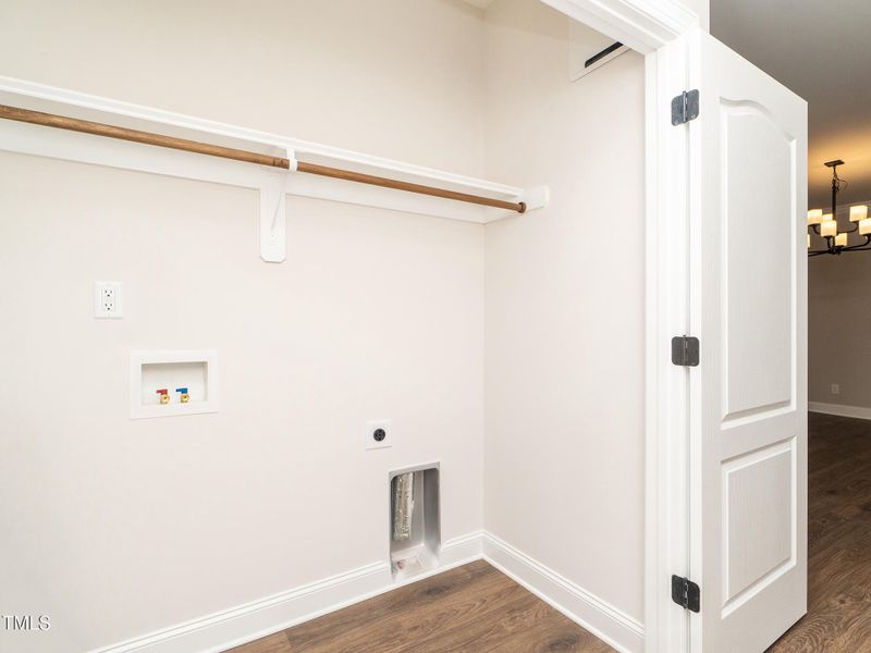 22 2374_WhelenDr Laundry