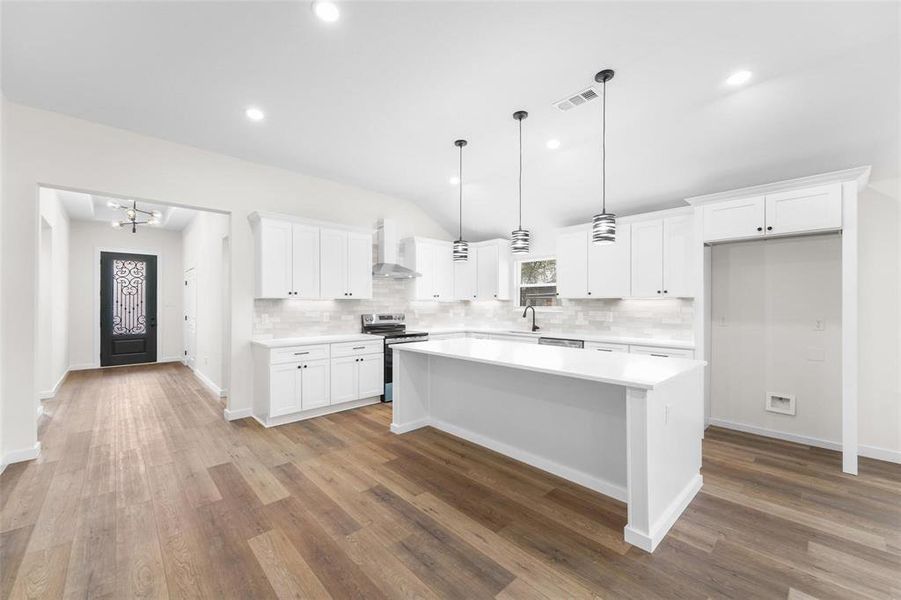 Furnished interior view inside a new home in , Dallas (Image 14).