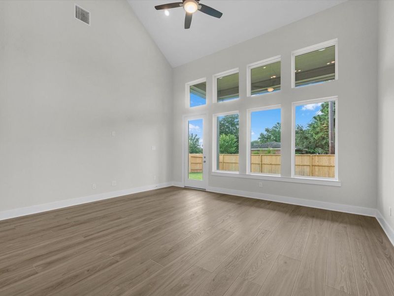 Spacious, unfurnished interior of a new home in Oakhill Reserve, Tomball (Image 19).