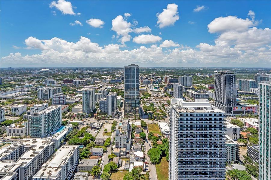 Condo located in Miami, FL showcasing its design and architecture (Image 3).