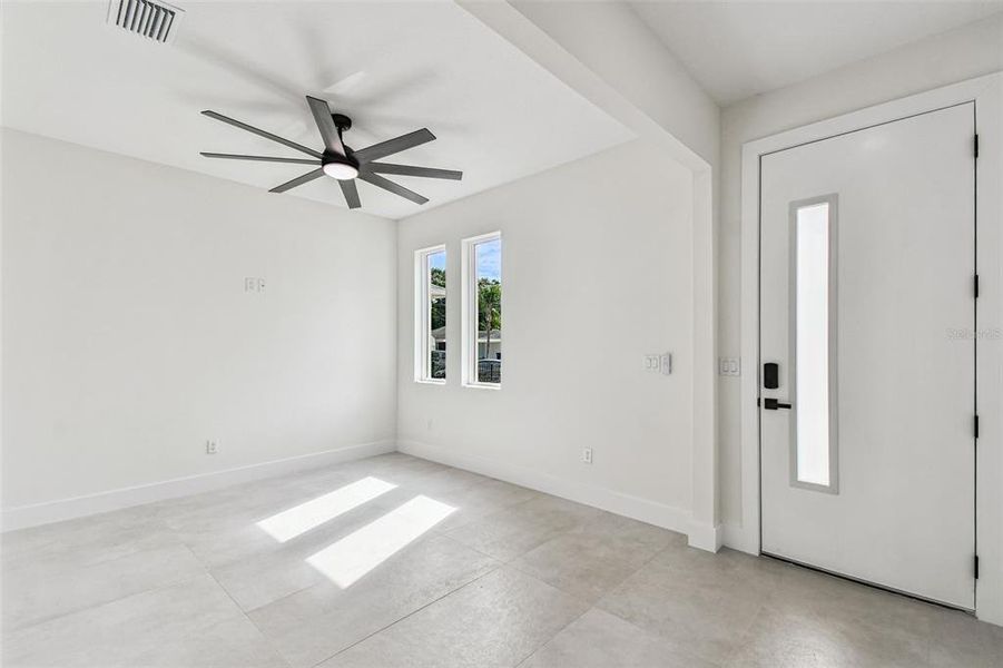 Spacious, unfurnished interior of a new home in , Tampa (Image 24).