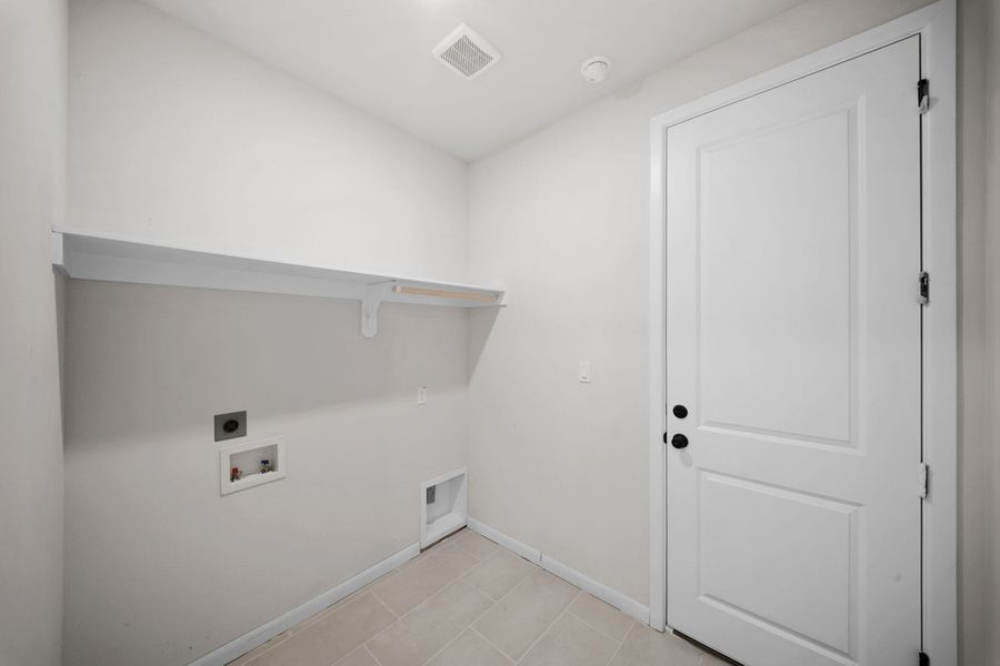 Spacious, unfurnished interior of a new home in Alberta Heights, Edinburg (Image 18).