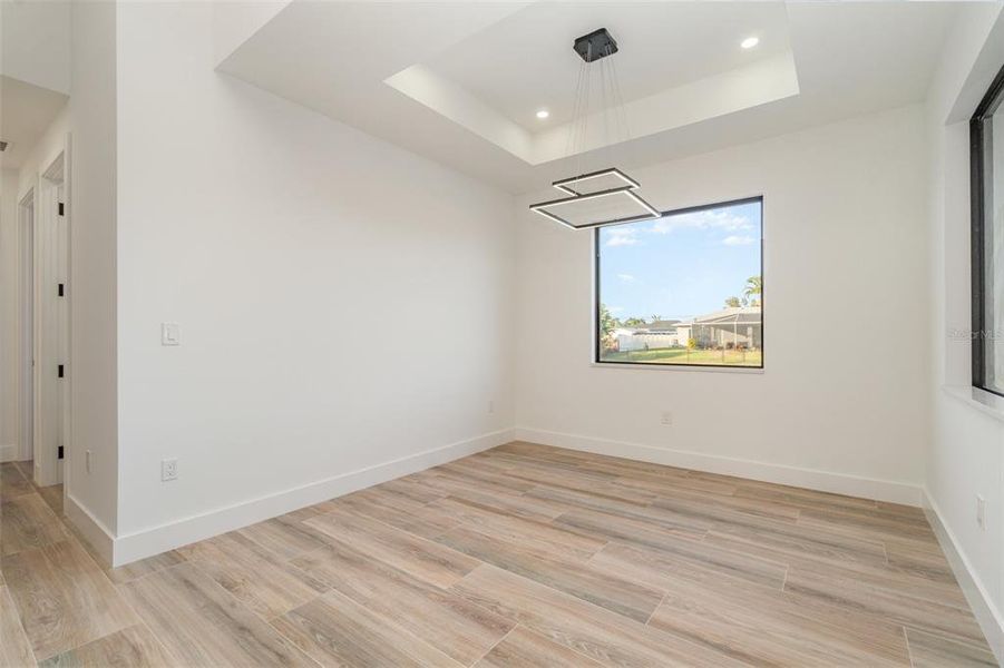 Spacious, unfurnished interior of a new home in , Cape Coral (Image 37).