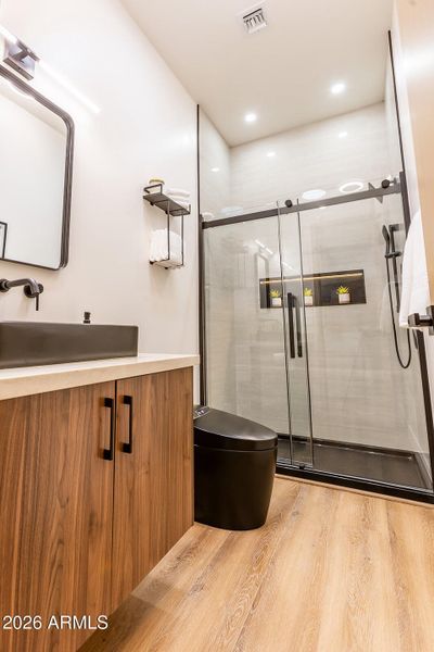 2536 E Indianola Ave-27