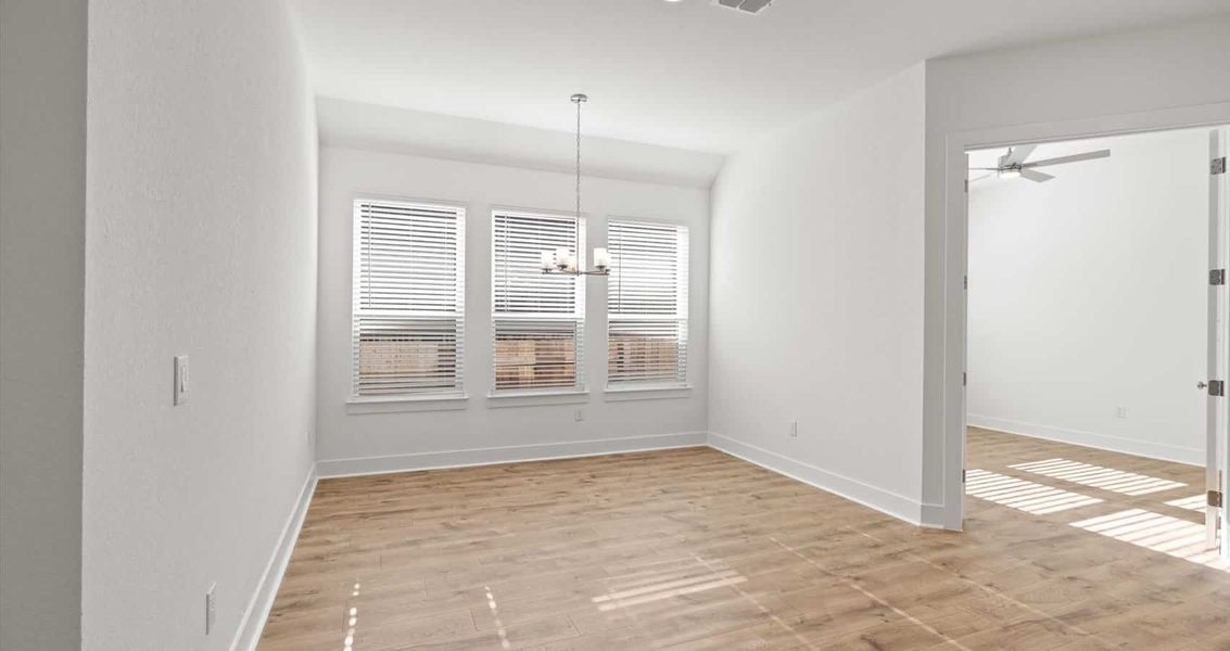 Spacious, unfurnished interior of a new home in Sunfield, Buda (Image 19).