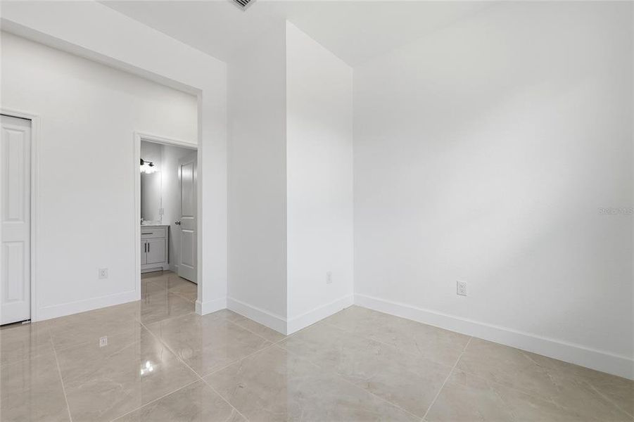 Spacious, unfurnished interior of a new home in , Port Charlotte (Image 42).