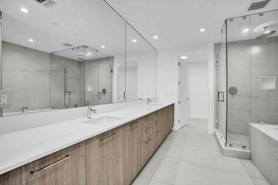 Owner’s Suite Bath with Dual Vanity Owner’s Suite Bath with Dual Vanity