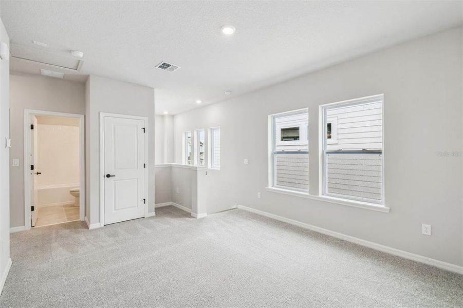 Spacious, unfurnished interior of a new home in Weslyn Park in Sunbridge 34', St. Cloud (Image 25).