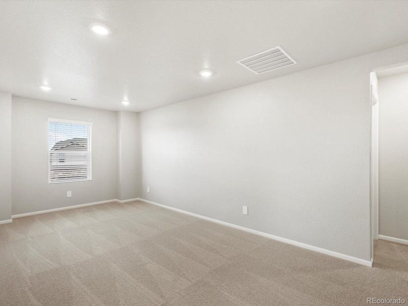 Spacious, unfurnished interior of a new home in Ridgeline Vista: The Flora Collection, Brighton (Image 25). Spacious, unfurnished interior of a new home in Ridgeline Vista: The Flora Collection, Brighton (Image 25).