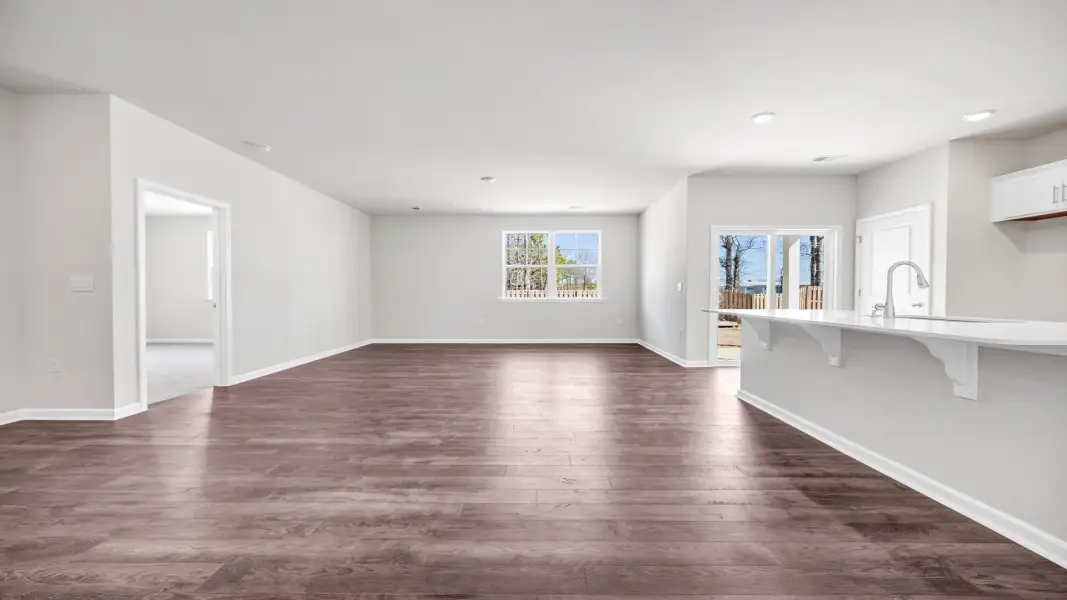 Spacious, unfurnished interior of a new home in Gates Village, Lugoff (Image 11).