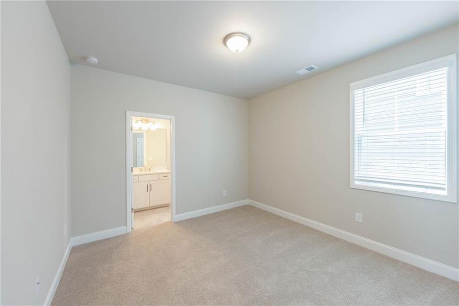Spacious, unfurnished interior of a new home in Livingstone Park, Kennesaw (Image 21).