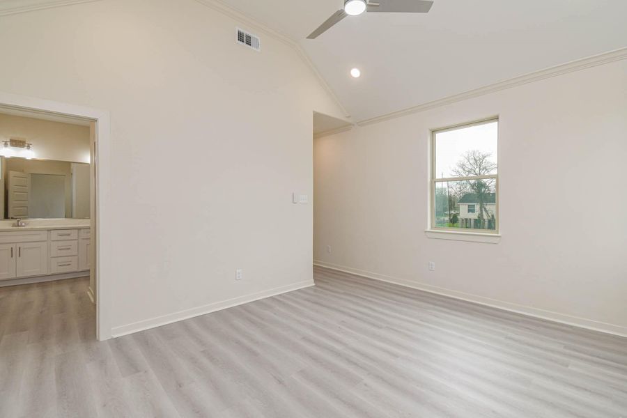 Spacious, unfurnished interior of a new home in , Rosenberg (Image 28).
