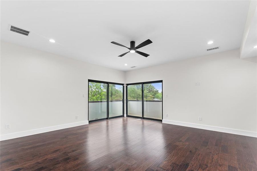 Spacious, unfurnished interior of a new home in , Dallas (Image 20).
