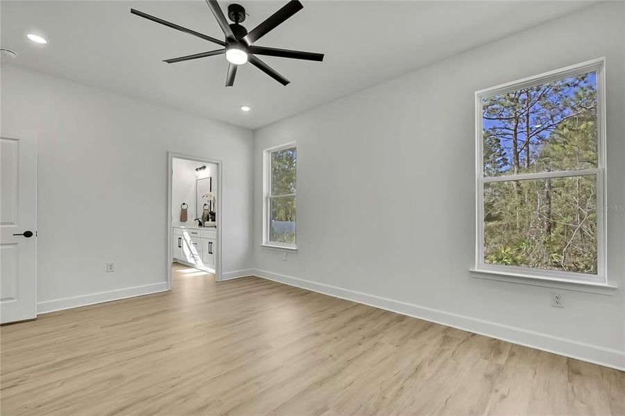 Spacious, unfurnished interior of a new home in , Weeki Wachee (Image 51).