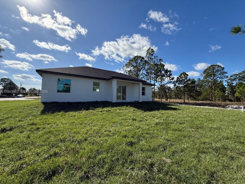 Exterior details and patio area of a home in , Lehigh Acres (Image 20). Exterior details and patio area of a home in , Lehigh Acres (Image 20).