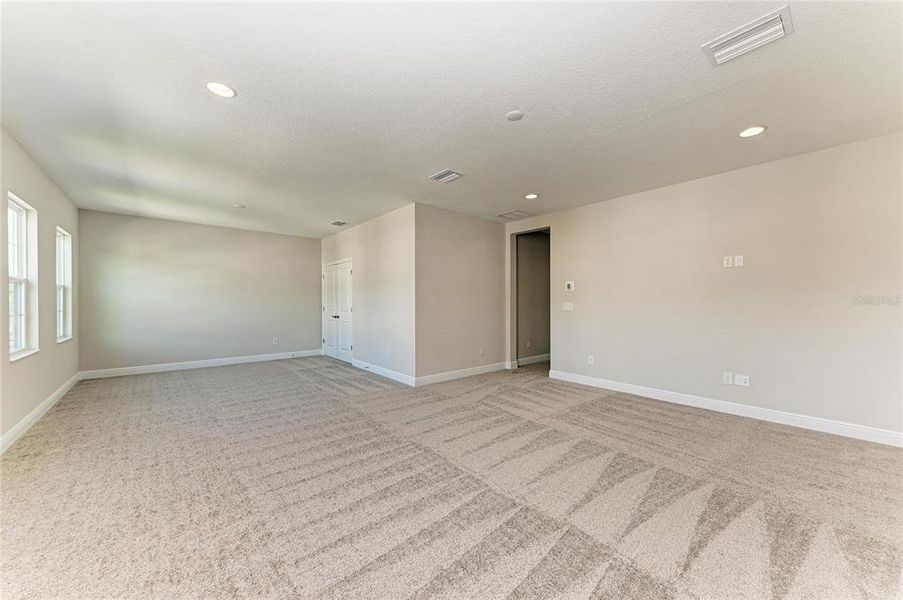 Spacious, unfurnished interior of a new home in Two Rivers, Zephyrhills (Image 17).