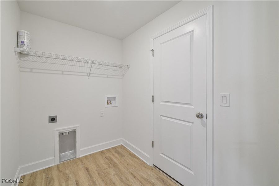 Spacious, unfurnished interior of a new home in Cape Coral, Cape Coral (Image 34).