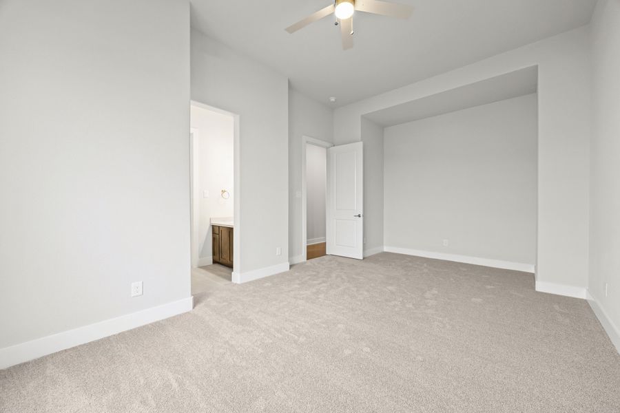 Spacious, unfurnished interior of a new home in Tuscan Estates, Waxahachie (Image 30).