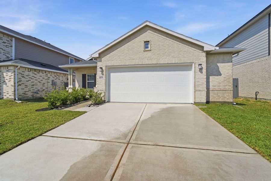 Front exterior of a new home in Bay Creek, Baytown, TX, highlighting curb appeal (Image 2).